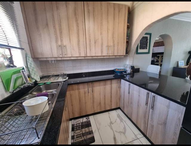 4 BEDROOM HOUSE FOR SALE IN BRACKENHURST